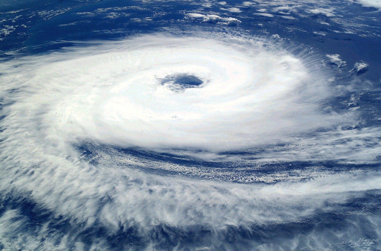 大型台風の雲の写真